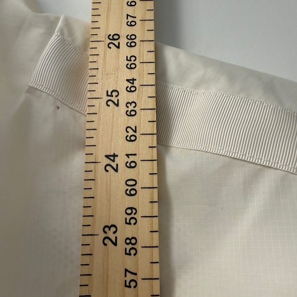 Athleta Sightseer Lace Jacket Magnolia White Medium
Great Cond Performance Wear - Picture 12 of 14
